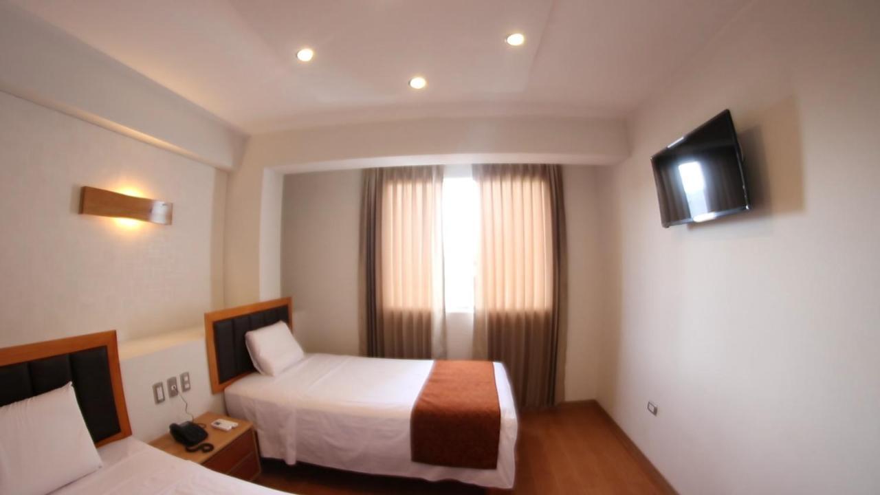 Hotel Ottavis Чиклайо Экстерьер фото